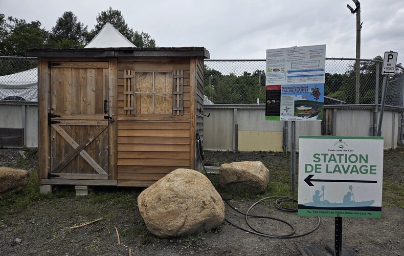 Le lavage des embarcations, une eaubligation à Sainte-Anne-des-Lacs!